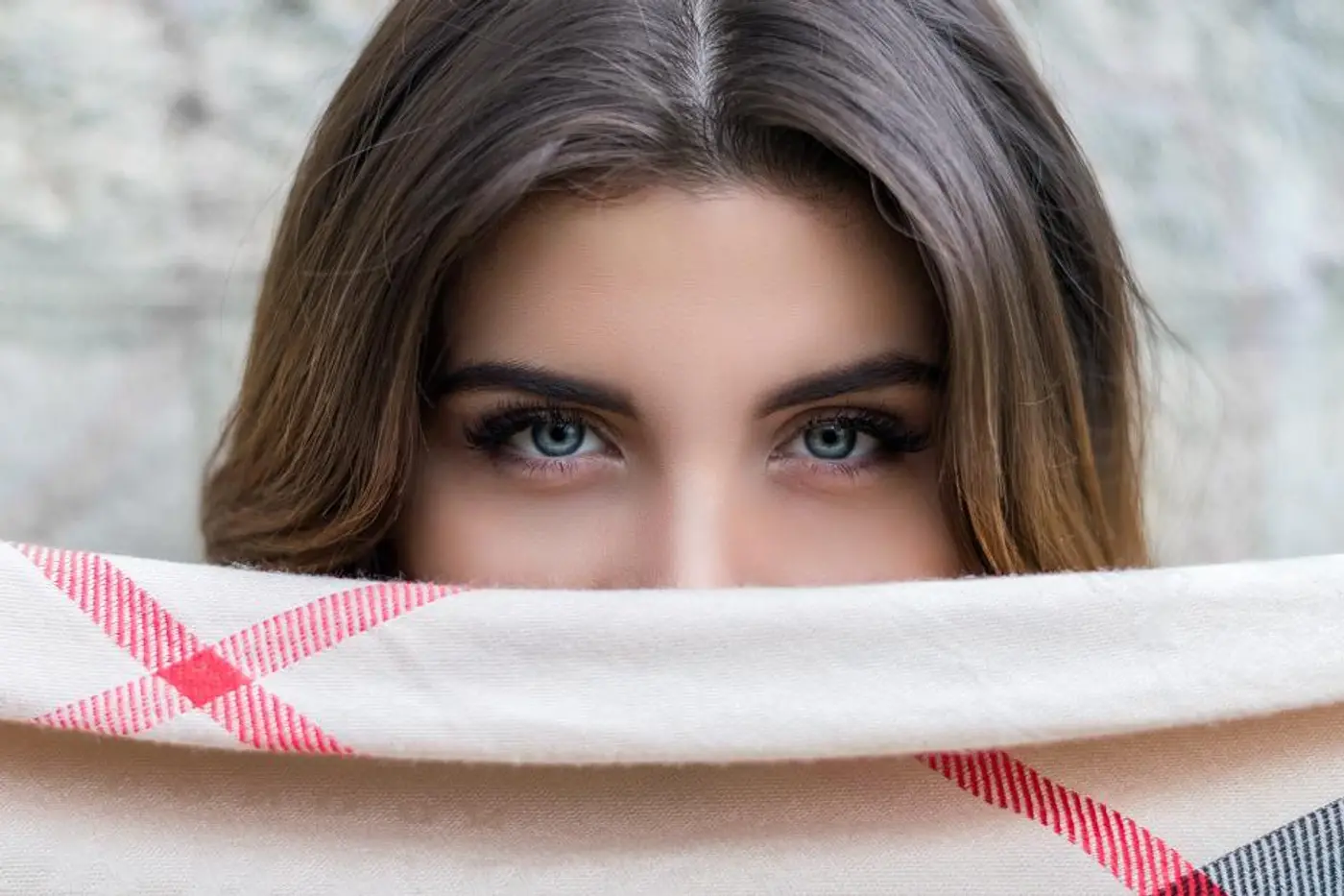 Woman with neatly shaped eyebrows